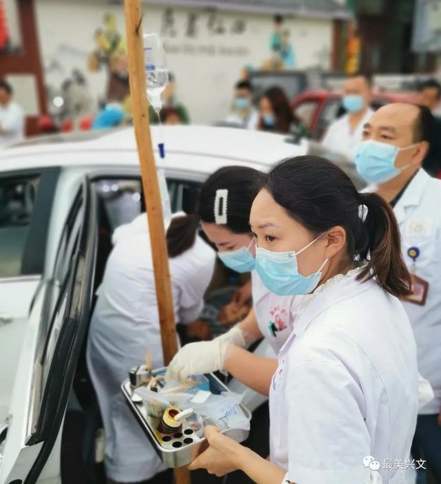 緊急！興文一孕婦在車上產(chǎn)子，嬰兒臍帶繞頸(圖2)