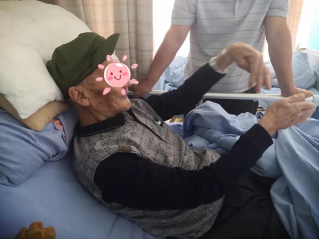 97歲老戰(zhàn)士?jī)纱稳朐?，原因竟是…?圖3)