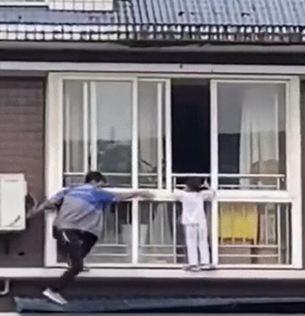 徒手救下懸空6樓女童 ，自貢“空調小哥”被重獎！(圖2)