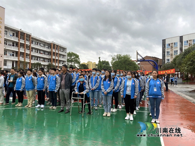 納溪護(hù)國(guó)中學(xué)舉行“高考40天沖刺誓師大會(huì)”(圖4)