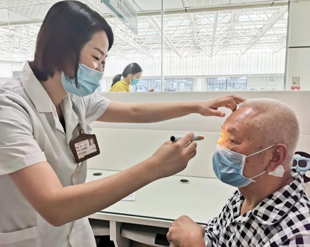 【擴散】100%的人都會得？今天，84歲的老兵重見光明！(圖4)