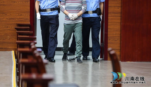 充當(dāng)惡勢力“保護(hù)傘” 瀘州一派出所原所長被判5年6個月！(圖2)