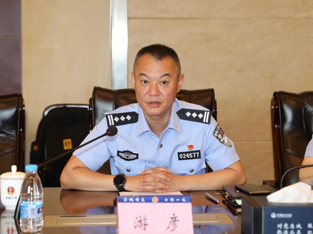 瀘州警方破獲特大販毒案，毒販家中搜出成堆現(xiàn)金毒資！(圖2)