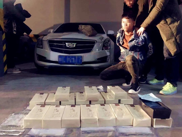 瀘州警方破獲特大販毒案，毒販家中搜出成堆現(xiàn)金毒資！(圖6)