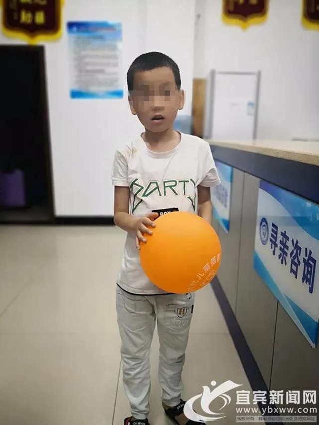 7歲男童從內(nèi)江家里走失，幾小時后卻出現(xiàn)在宜賓上江北！