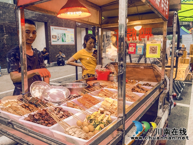 瀘州華升·寶龍廣場(chǎng)“時(shí)光夜市”盛大開(kāi)市(圖15)