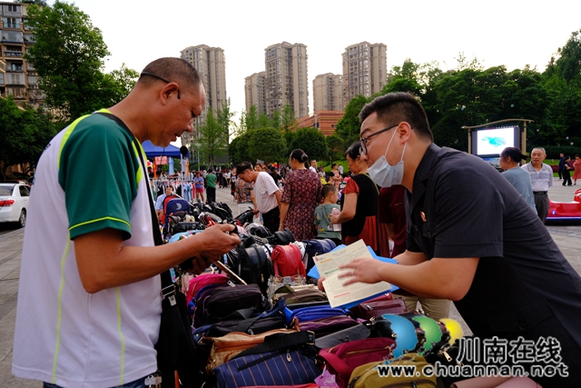 瀘州：最是人間煙火氣 法治“地攤”暖人心