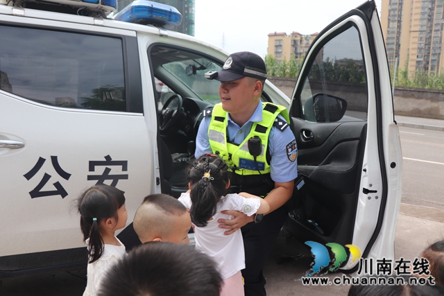 瀘州高速交警聯(lián)合河?xùn)|幼兒園開展“守護平安、童享安全”交通安全進校園主題教育活動(圖3)