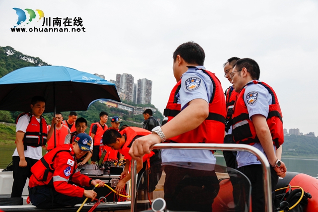 四川警察學院“水下機器人”服務(wù)實戰(zhàn)首戰(zhàn)告捷！完成超高難度水下打撈作業(yè)(圖4)