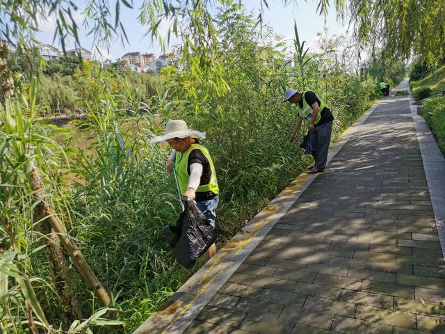 玉蟾街道持續(xù)開展河道清理專項整治行動(圖1)