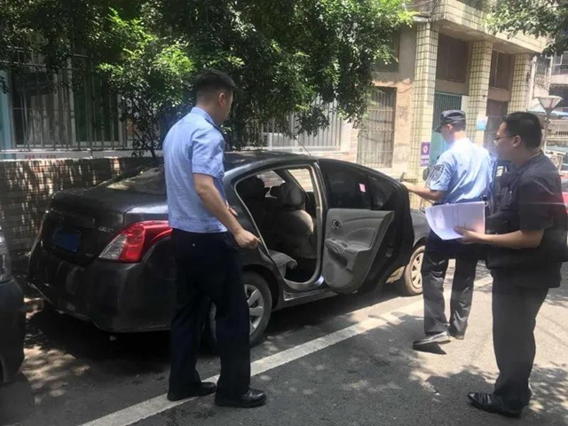 瀘州一女子開豪車揣巨款 被江陽法院執(zhí)行干警當(dāng)場(chǎng)“拿下”！(圖6)
