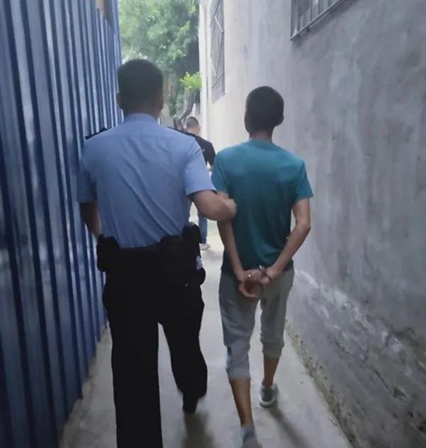 瀘州一女子開豪車揣巨款 被江陽法院執(zhí)行干警當(dāng)場(chǎng)“拿下”！(圖7)