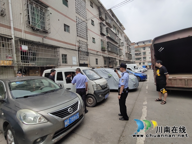 瀘縣云龍鎮(zhèn)：長安車非法儲(chǔ)存液化氣瓶成“炸彈”，執(zhí)法人員迅速排隱患(圖3)