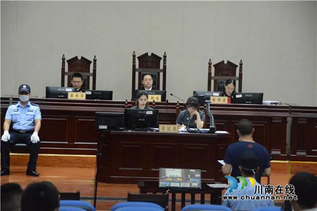 江陽(yáng)區(qū)法院公開(kāi)開(kāi)庭審理一起“套路貸”刑事案件，8人被指控涉嫌詐騙(圖2)