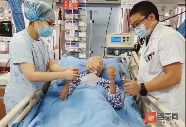 113歲！自貢一老人手術(shù)連闖“三關(guān)”，成功出院！(圖2)
