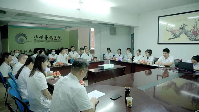 致敬中國醫(yī)師節(jié) | “弘揚抗疫精神，護佑人民健康”