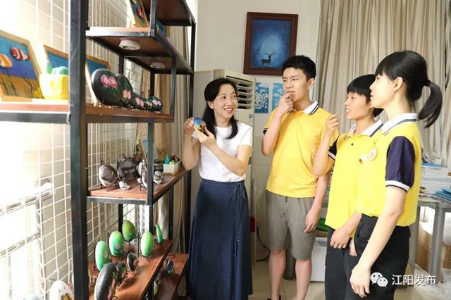 四川唯一！與鐘南山一起，江陽教師肖敏獲評“全國教書育人楷?！?圖7)