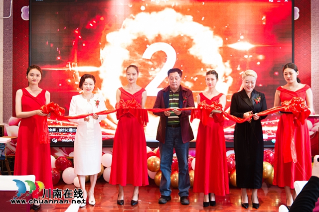 目測(cè)馬上網(wǎng)紅！“蔓多米多肉花園”驚艷亮相瀘州關(guān)口！(圖1)