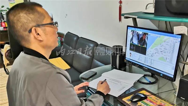 內(nèi)江首例！這“的哥”不禮讓行人被拉入行業(yè)“黑名單”(圖4)