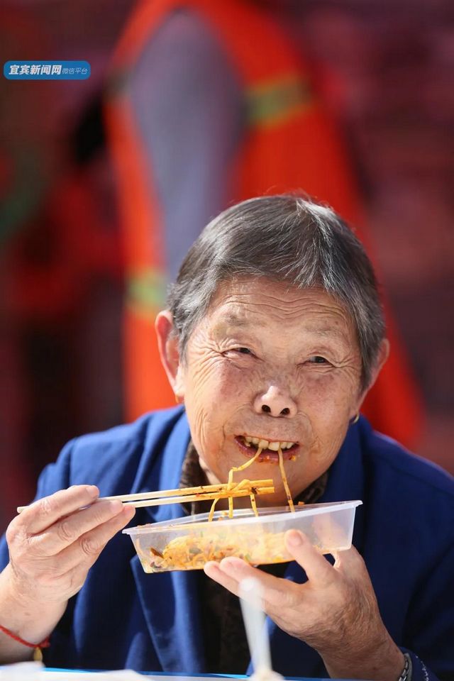 “大觀樓燃面”火了！國慶快來宜賓吃面！(圖7)