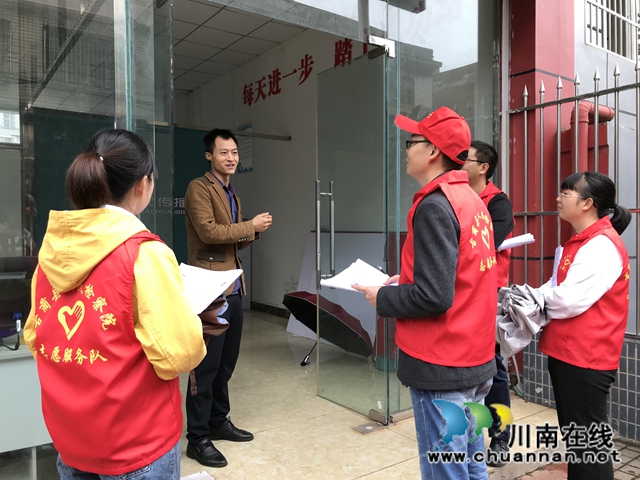 篤篤篤！古藺檢察志愿者來(lái)敲門(圖1)