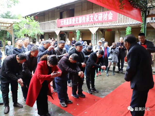 宜賓百歲老人過生日！現(xiàn)場發(fā)生這一幕令人……(圖9)