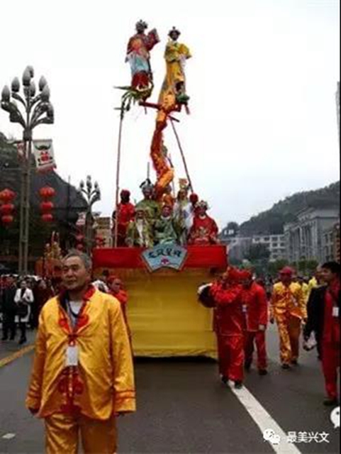 宜賓百歲老人過生日！現(xiàn)場發(fā)生這一幕令人……(圖17)