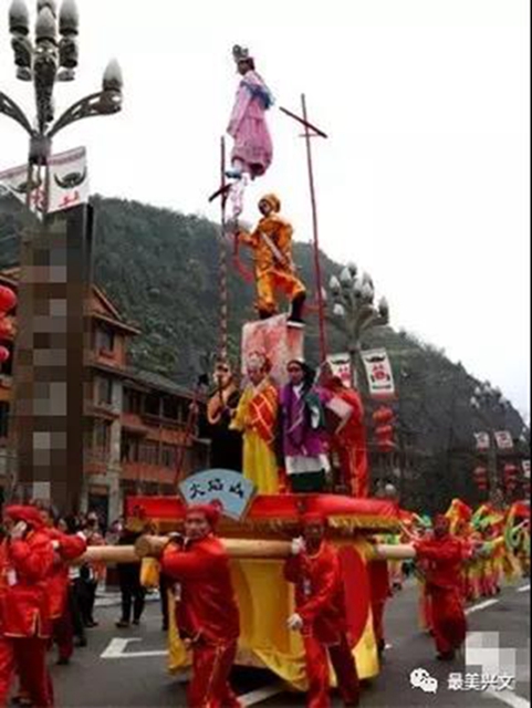 宜賓百歲老人過生日！現(xiàn)場發(fā)生這一幕令人……(圖16)