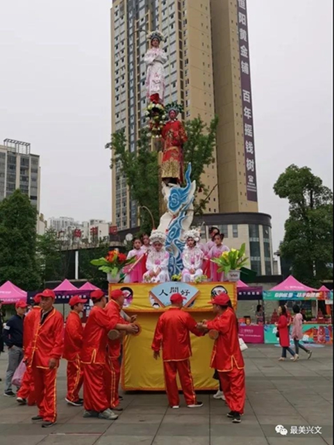 宜賓百歲老人過生日！現(xiàn)場發(fā)生這一幕令人……(圖18)
