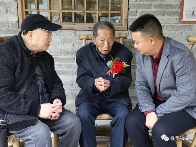 宜賓百歲老人過生日！現(xiàn)場發(fā)生這一幕令人……(圖19)