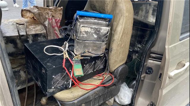瀘州：一夜電翻近400斤魚，這兩弟兄遭了(圖7)