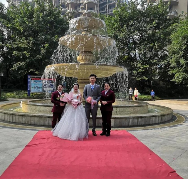 綠韻小區(qū)業(yè)主喜結(jié)連理，佳樂物業(yè)紅毯迎親送祝福(圖4)
