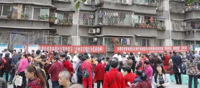 【圍觀】瀘州這個社區(qū)牛角朝天？(圖2)