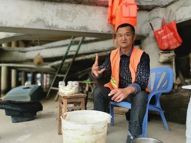 危急時(shí)刻連救三人！自貢出了一位“生命的擺渡人”(圖2)