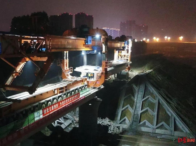 離通車又近一步！川南城際鐵路內自瀘線實現全面貫通(圖1)