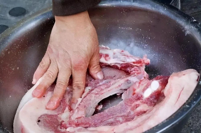 【分享】腌臘肉，10斤肉放多少鹽？原來一直沒做對……(圖6)