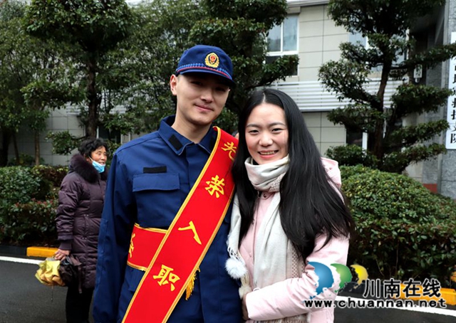 告別戰(zhàn)友，踏上新征程！44名瀘州籍新消防員即將開啟“火焰藍”生涯(圖11)