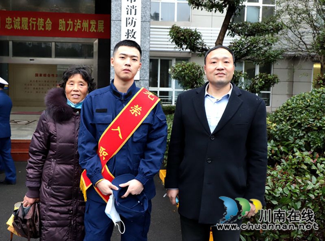 告別戰(zhàn)友，踏上新征程！44名瀘州籍新消防員即將開啟“火焰藍”生涯(圖9)