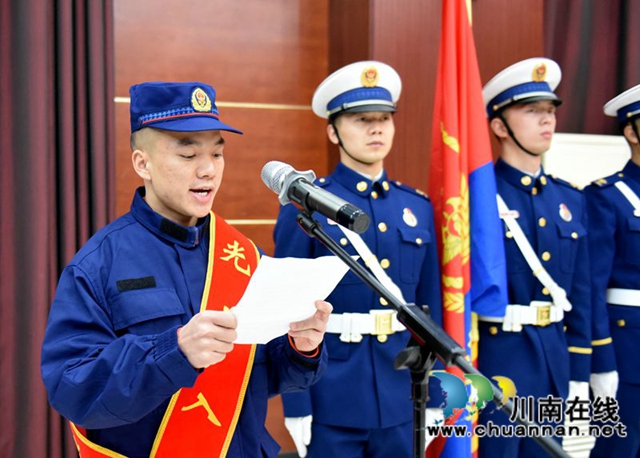 告別戰(zhàn)友，踏上新征程！44名瀘州籍新消防員即將開啟“火焰藍”生涯(圖5)