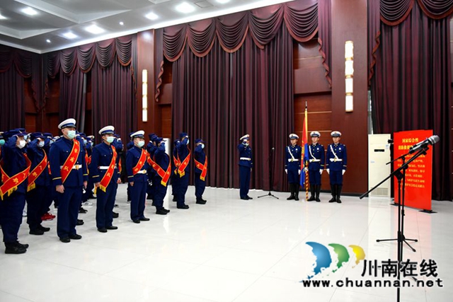 告別戰(zhàn)友，踏上新征程！44名瀘州籍新消防員即將開啟“火焰藍”生涯(圖4)