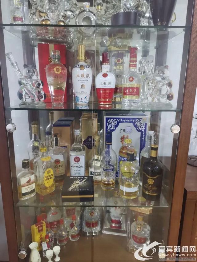 一瓶都沒喝過！宜賓一市民存了100多瓶老酒，最老的70多年！(圖2)