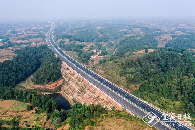 成宜高速90分鐘全線跑完！雙向6車道 年底試通車運營(圖6)