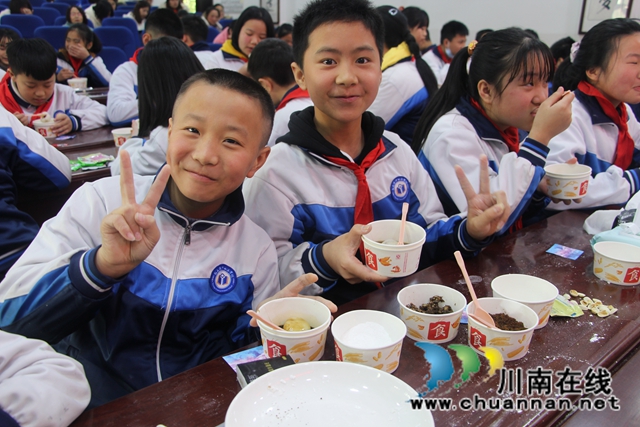 敘永鎮(zhèn)中心?！岸寥铡本C合實(shí)踐活動(dòng)精彩紛呈(圖1)