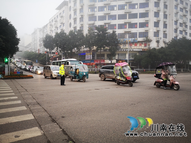 合江少岷路：早高峰秩序井然，綠色出行成美麗風景(圖2)