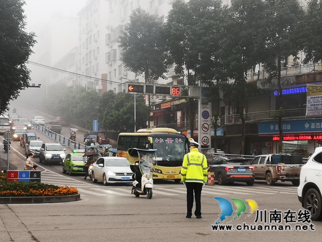 合江少岷路：早高峰秩序井然，綠色出行成美麗風景(圖3)