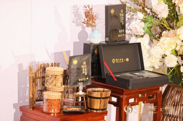 “酵”醒自然美！老中醫(yī)跨界瀘州老窖，中國(guó)名酒酒糟酵母修護(hù)面膜驚艷發(fā)布！(圖2)