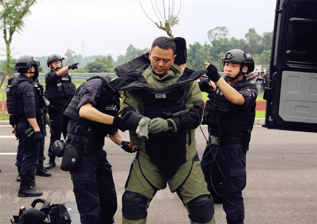 龍馬潭一工地挖出炸彈1000余枚！瀘州人也擁有“拆彈專家”(圖14)
