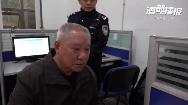 1小時刷400道題！宜賓89歲大爺順利考取駕照！