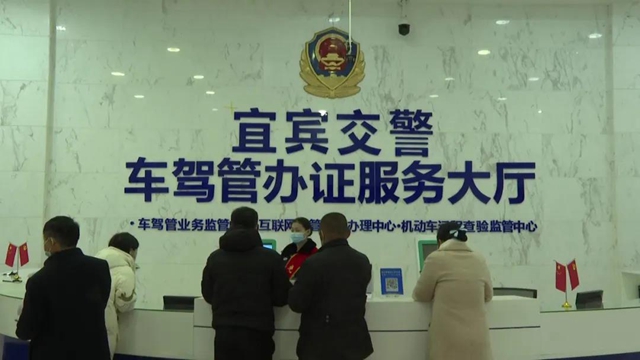 1小時(shí)刷400道題！宜賓89歲大爺順利考取駕照！(圖3)