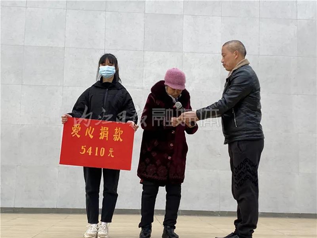 好暖！內(nèi)江這位女孩感動了四川